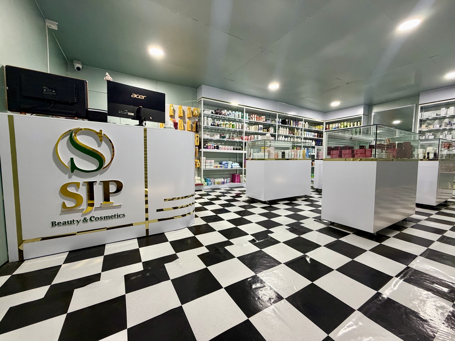 Shwe Jhame Hpaw Beauty & Cosmetics store interior