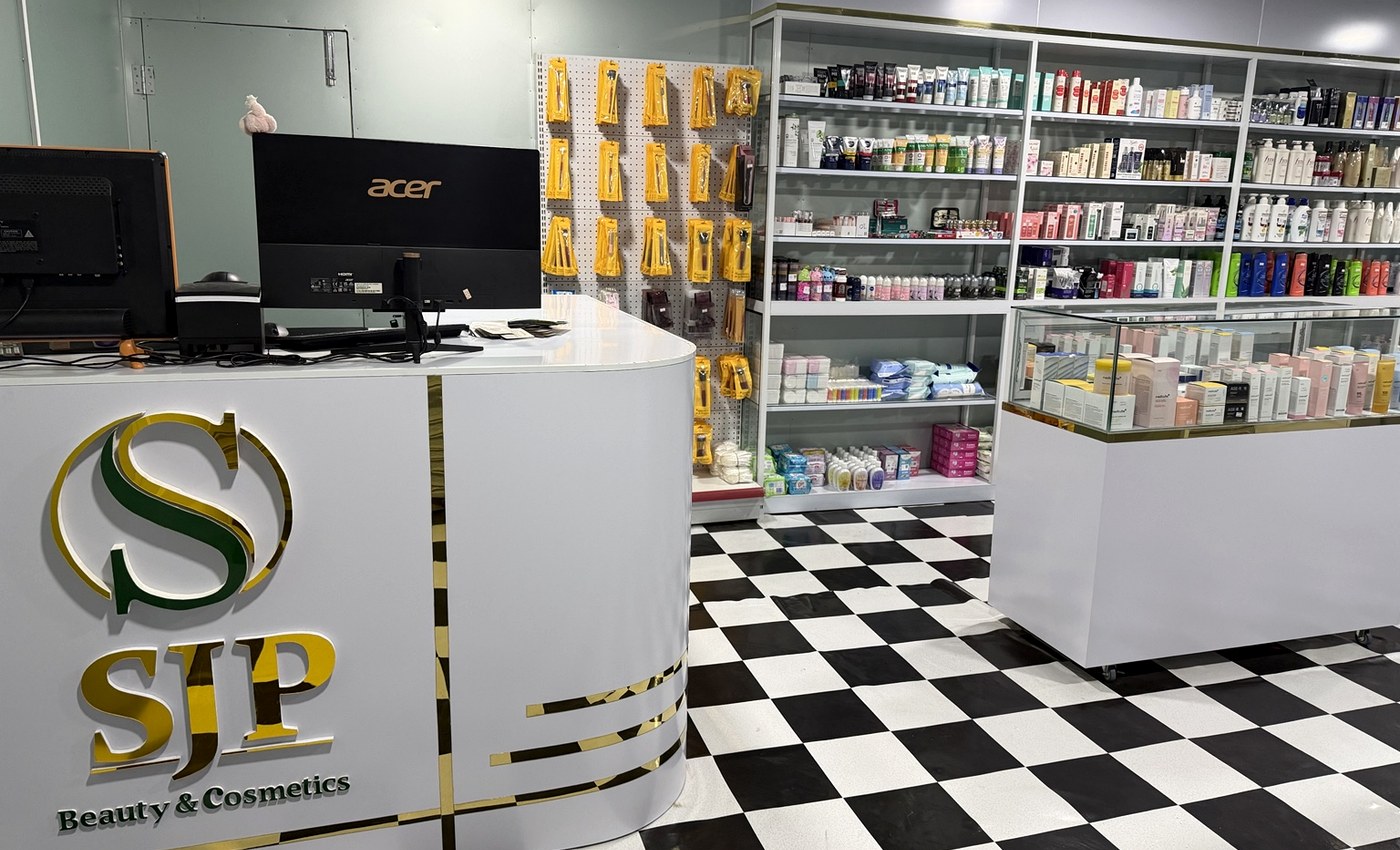 Shwe Jhame Hpaw Beauty & Cosmetics product display