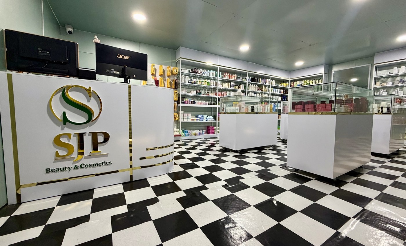 Shwe Jhame Hpaw Beauty & Cosmetics boutique interior