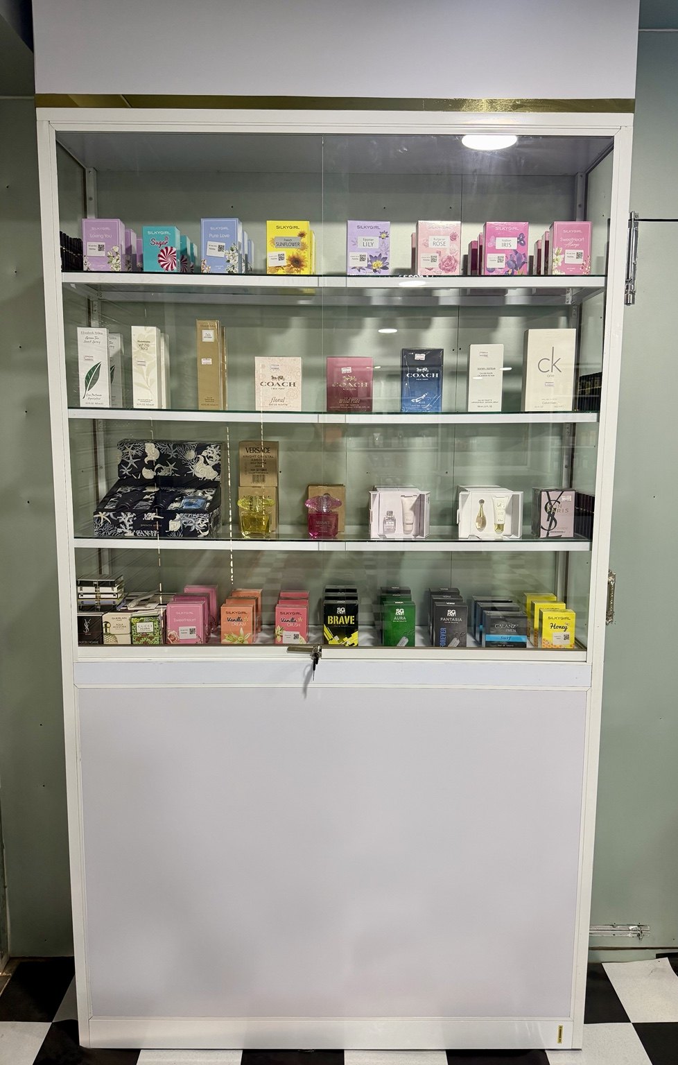 Perfume cabinet